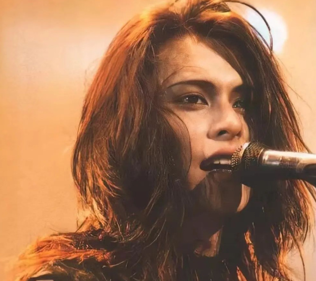 日韩撕漫男审美大pk：冷艳美少年VS荷尔蒙爆棚帅大叔休闲区蓝鸢梦想 - Www.slyday.coM