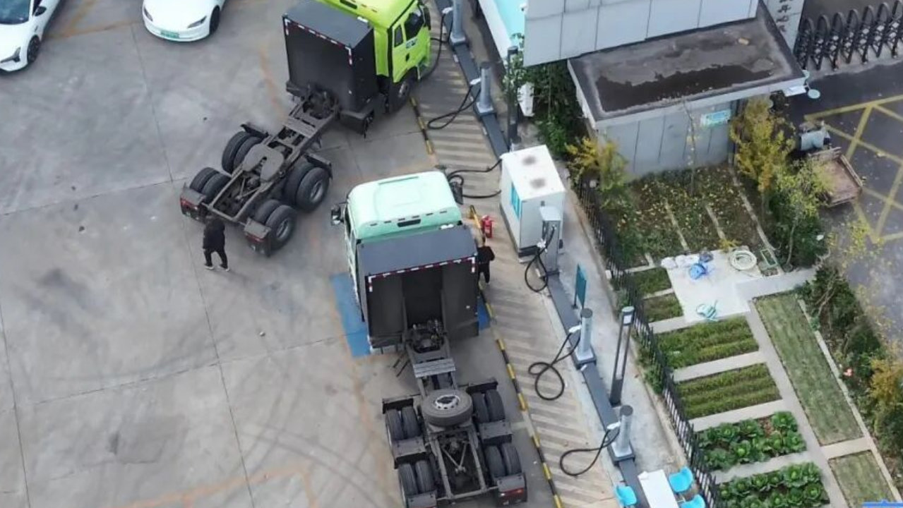 转型案例：从传统重卡<em>经销</em><em>商</em>到<em>综合</em>补能服务商