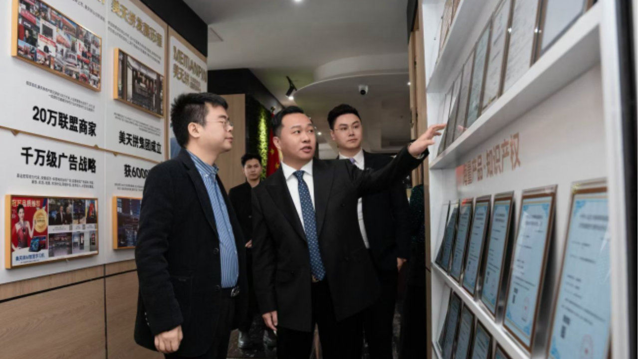 美天拼冠名中国AI峰会暨经济学家郑翔洲AI中国开年演讲|成都市|人工智能|资本|教育|成都_新浪新闻