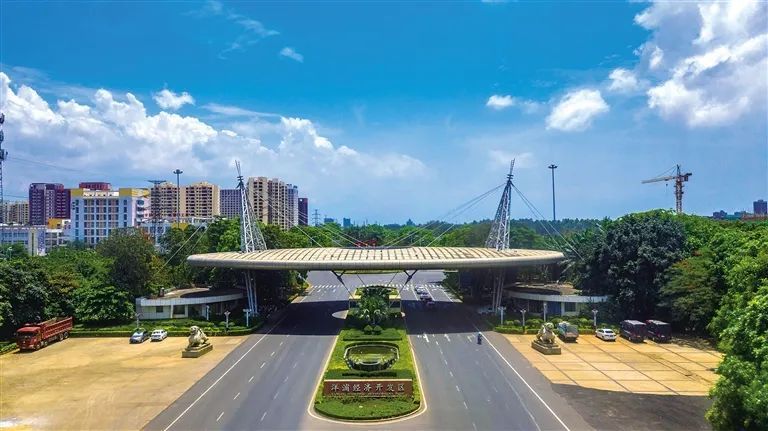 海南日报整版聚焦儋州洋浦城乡面貌美丽蝶变