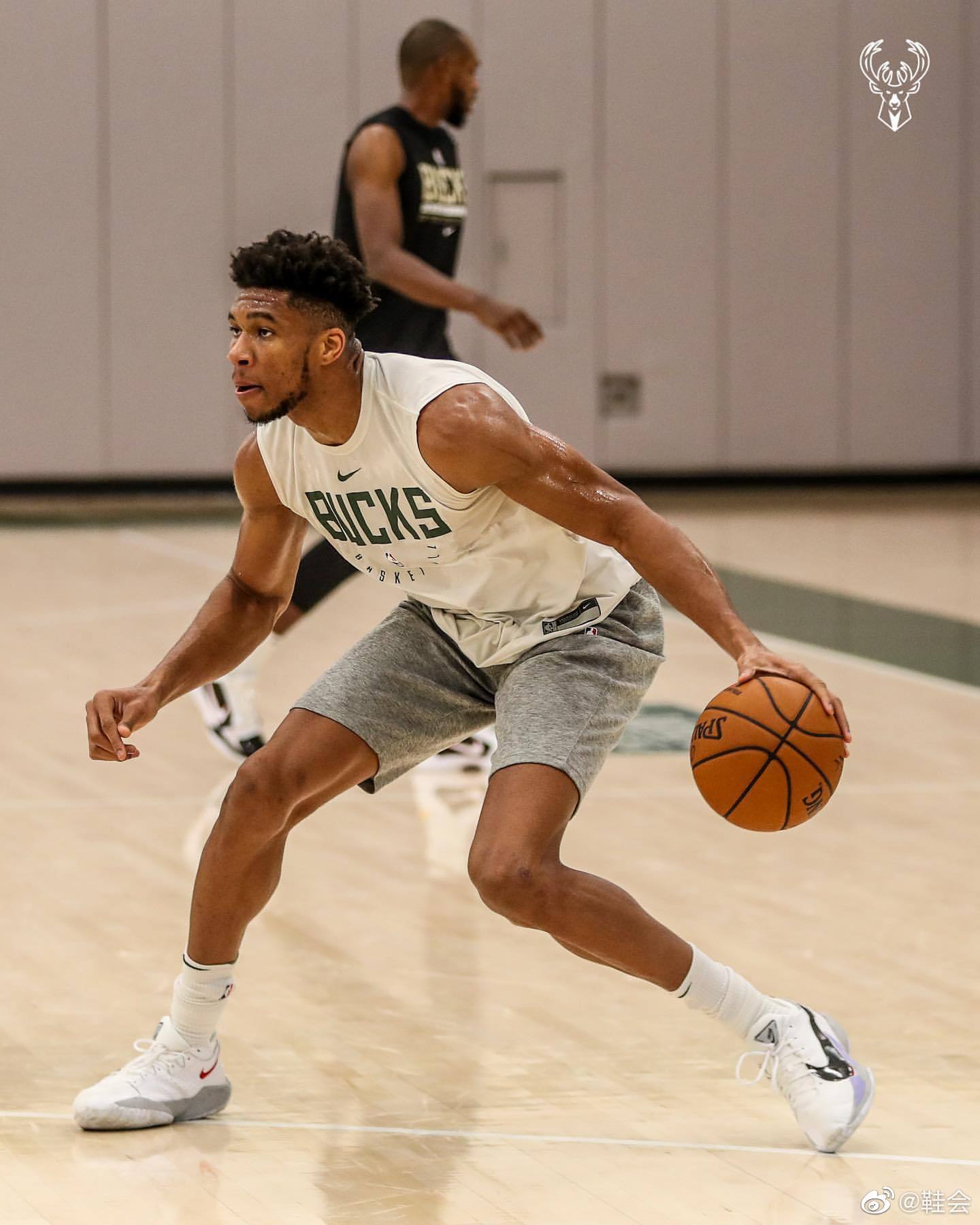 Giannis Antetokounmpo & Nike Zoom Freak 2 PEimages ：bucks