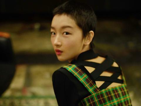 周依然和周冬雨好像啊,颜值、气质、风格妥妥的鸭系艺人……|拍摄|拍电影_新浪新闻