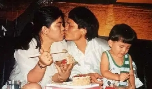 金牌配角八两金携儿子忙捞金,父子搭档做网红,26岁儿子高大秀气休闲区蓝鸢梦想 - Www.slyday.coM 金牌配角八两金携儿子忙捞金,父子搭档做网红,26岁儿子高大秀气休闲区蓝鸢梦想 - Www.slyday.coM