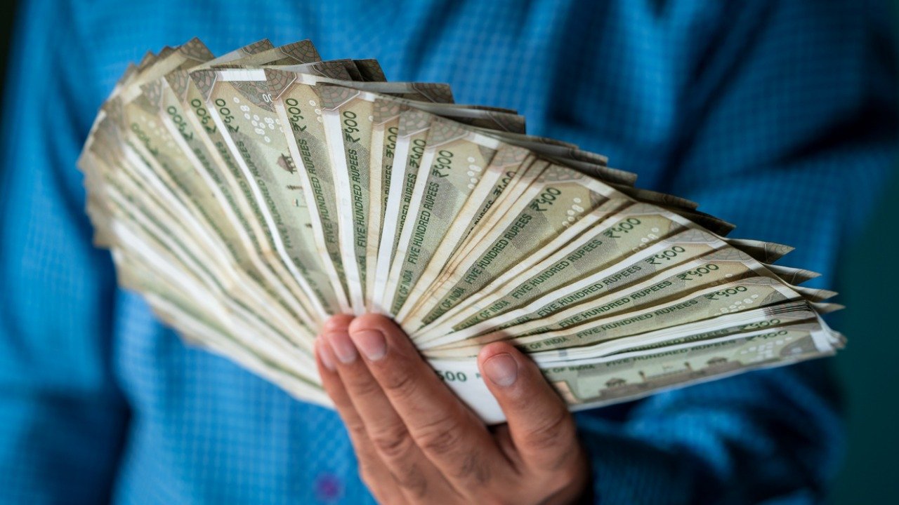 印度公务员自称"神的化身",要求不上班也发钱否则就"天降大旱"