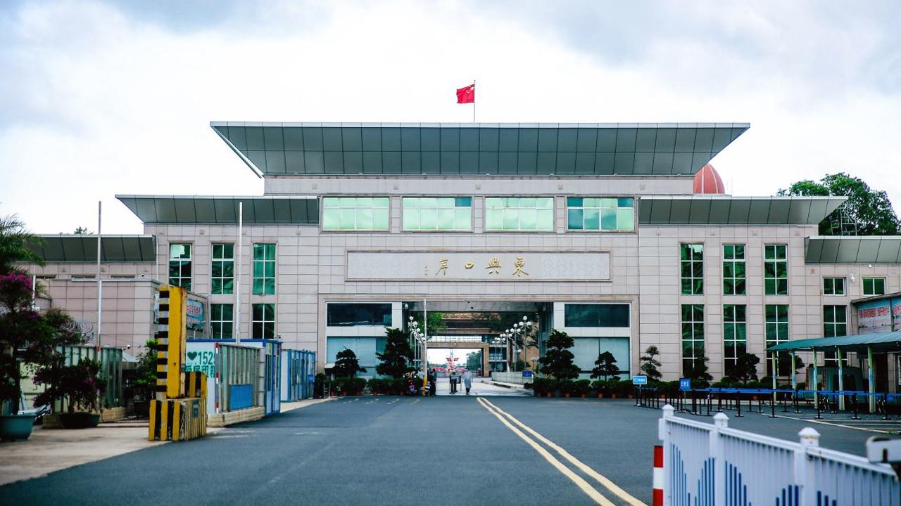 12月22日，国内又一地停课停运，所有人居家隔离，4万多人测核酸休闲区蓝鸢梦想 - Www.slyday.coM