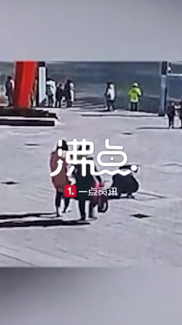 甘肃两男孩往窨井扔鞭炮被炸飞，一人重伤一人轻伤休闲区蓝鸢梦想 - Www.slyday.coM