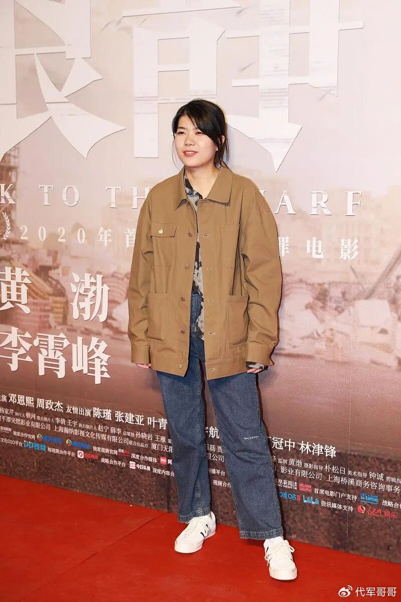 脱口秀演员杨笠清空社交账号,她到底经历了什么?