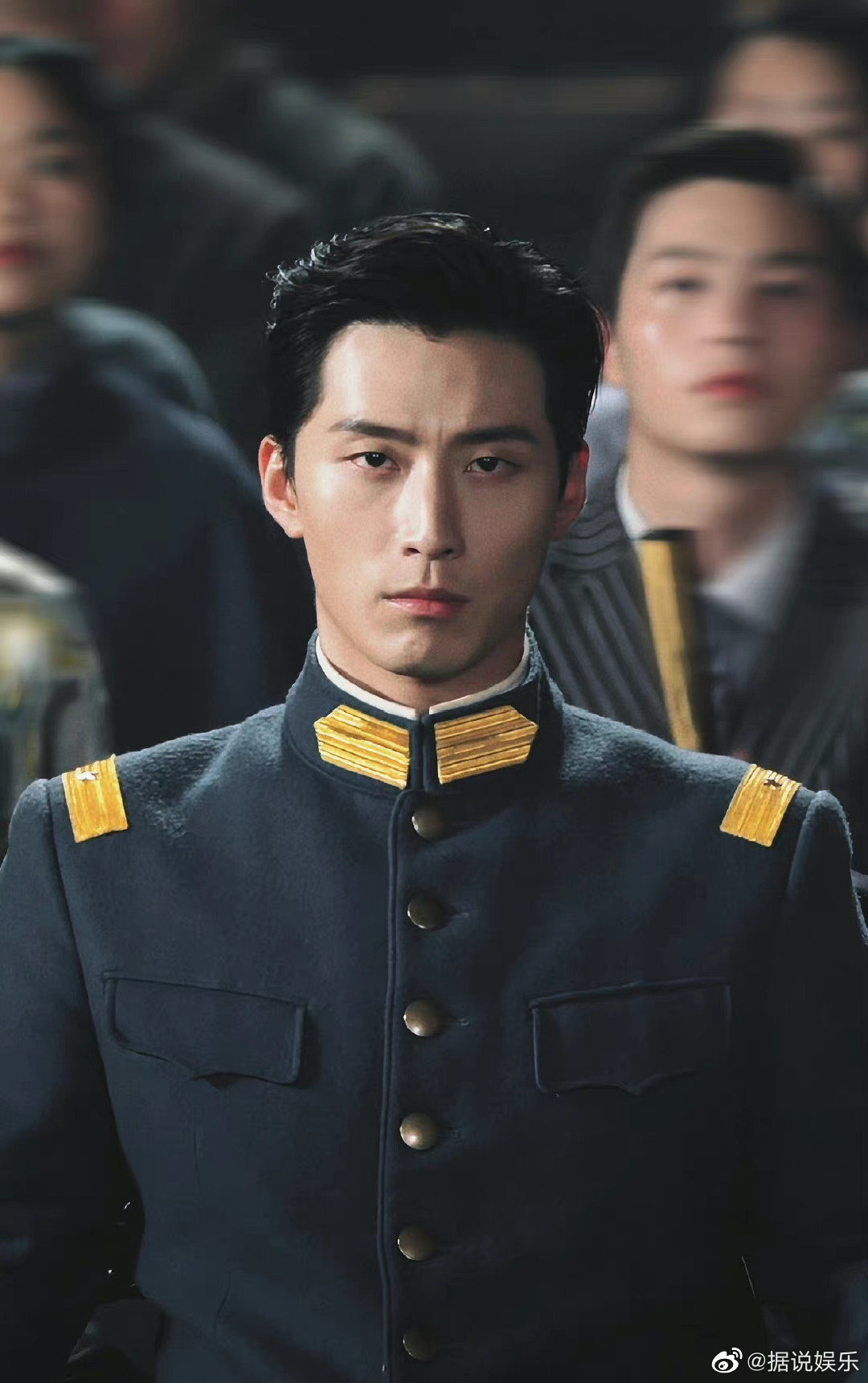 窦骁真真真挺帅的,无论现代还是古装,男人味溢出屏幕__财经头条
