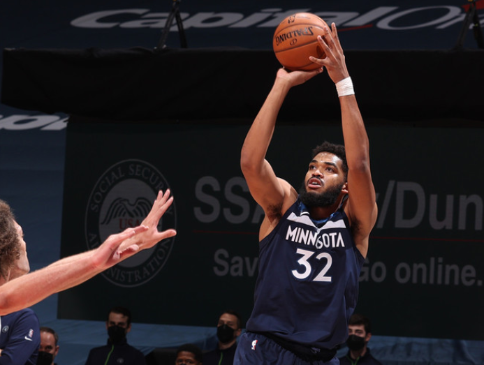 森林狼这边,里德17分,诺威尔15分5篮板4助攻,唐斯23分11篮板5助攻