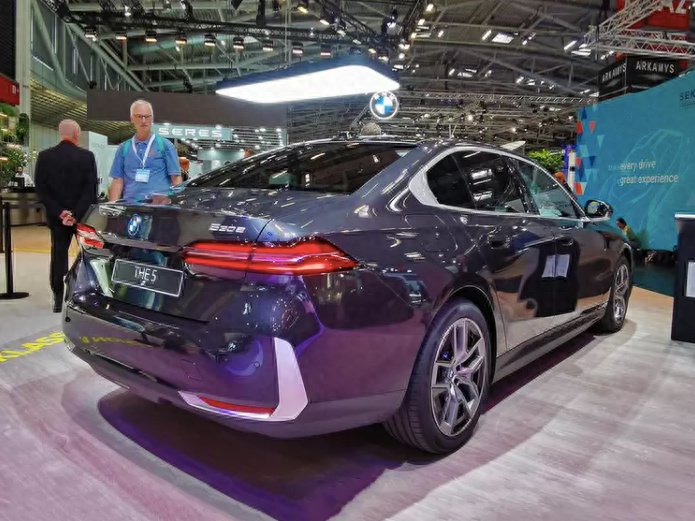 双联屏安排上了宝马全新530e插电混亮相慕尼黑车展10月海外上市