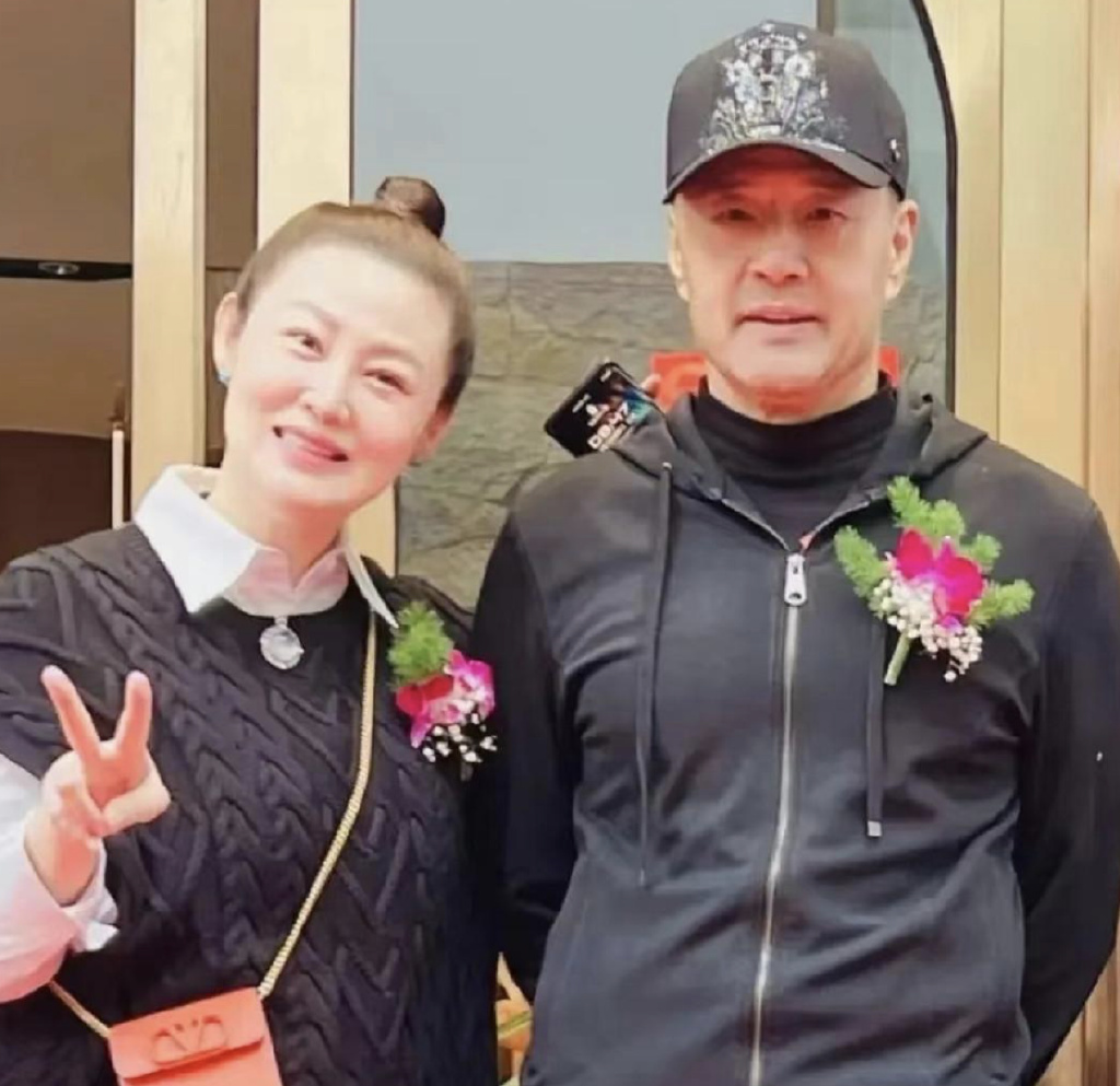 64岁于荣光近况曝光,与王思懿23年后聚首,离婚后与妻平分五千万