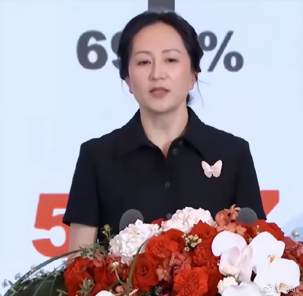 50岁孟晚舟高调升职！20万大牌穿搭美成名媛标杆，回国后意气风发