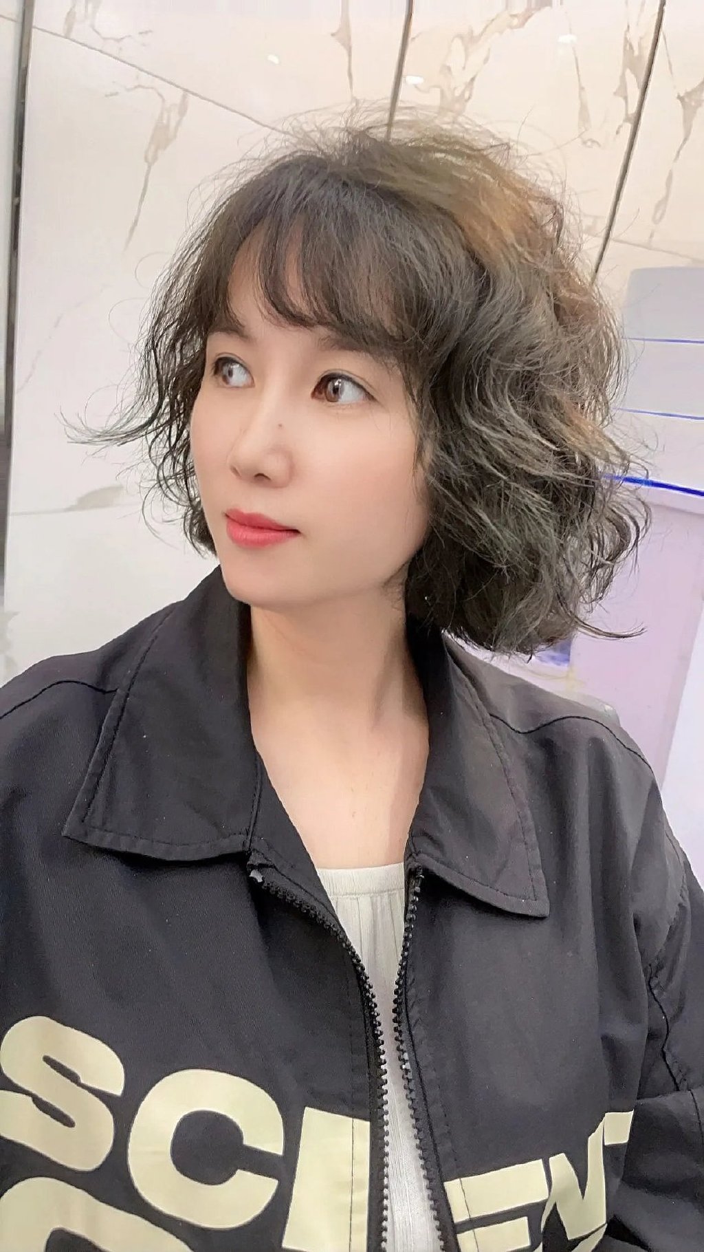 蓬松减龄很实用,喜欢一定不要错过|发型|发色|头发_新浪新闻