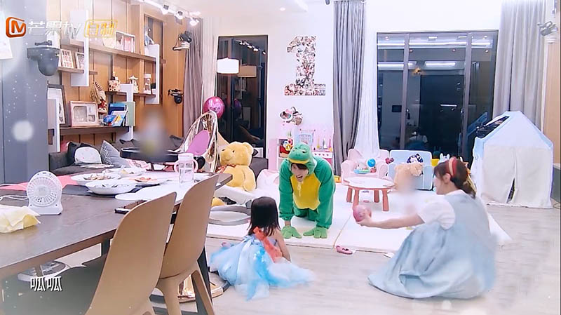 贾静雯的家客厅没有茶几进门就是餐厅却很值得大家借鉴