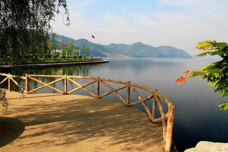 一个夏天都没出门？不如做一回“第一个看秋色的人”，可好？休闲区蓝鸢梦想 - Www.slyday.coM