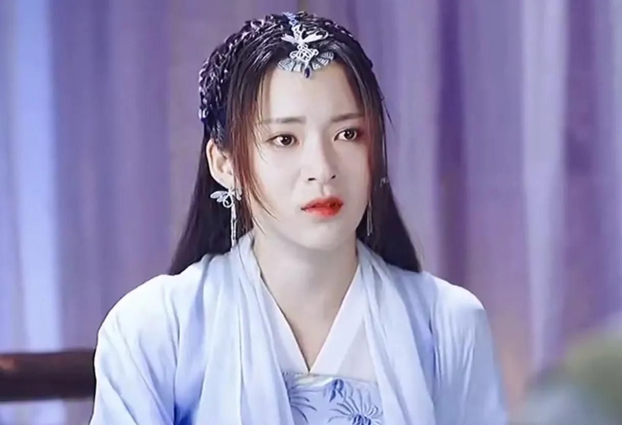 就拿前段时间播出的《花好月又圆》来说,孙安可饰演的陆英瑶是一位知