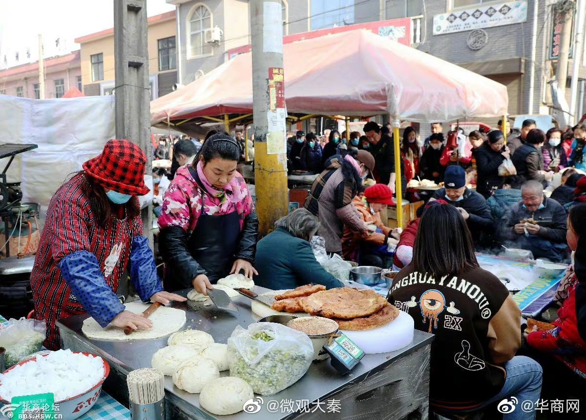 3/ 6闻名遐迩的西安蓝田焦岱镇大集,一大早人群就从四面八方赶来,集市