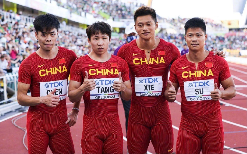 00后的陈冠峰现年21岁,是苏炳添在广东省队的师弟,身高1米80,个人最好