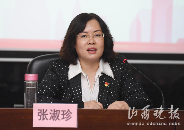 局长游跃军主持会议,局党组书记张淑珍传达会议精神