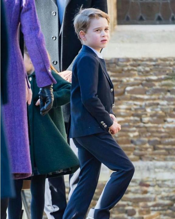 王室王子公主致敬医护人员,两岁路易王子可爱,夏洛特公主最认真