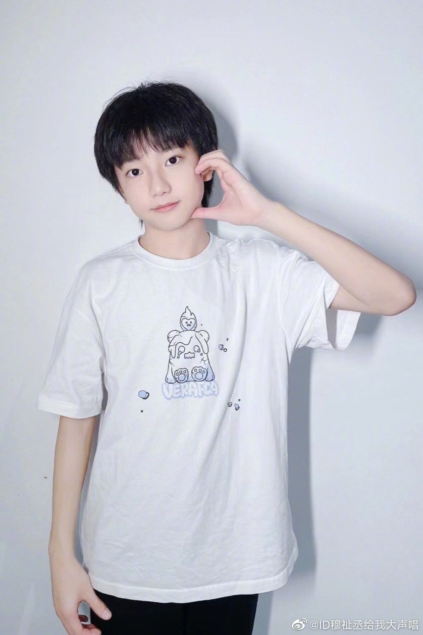 分享一波穆祉丞九宫格呀 早上看到这么可爱的弟弟……_高清图集_新浪