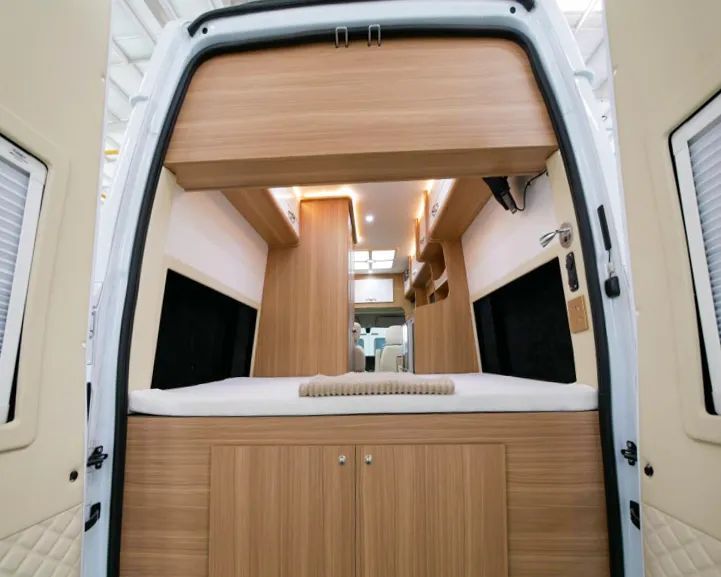 九木房车福特f500版 新世代全顺底盘 四座横床 商务旅居两用-新浪汽车