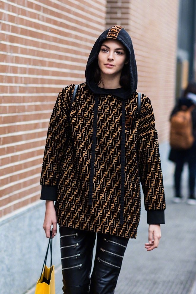 6/ 9迎来24岁生日的意大利美女超模vittoria ceretti ,t台上的百变