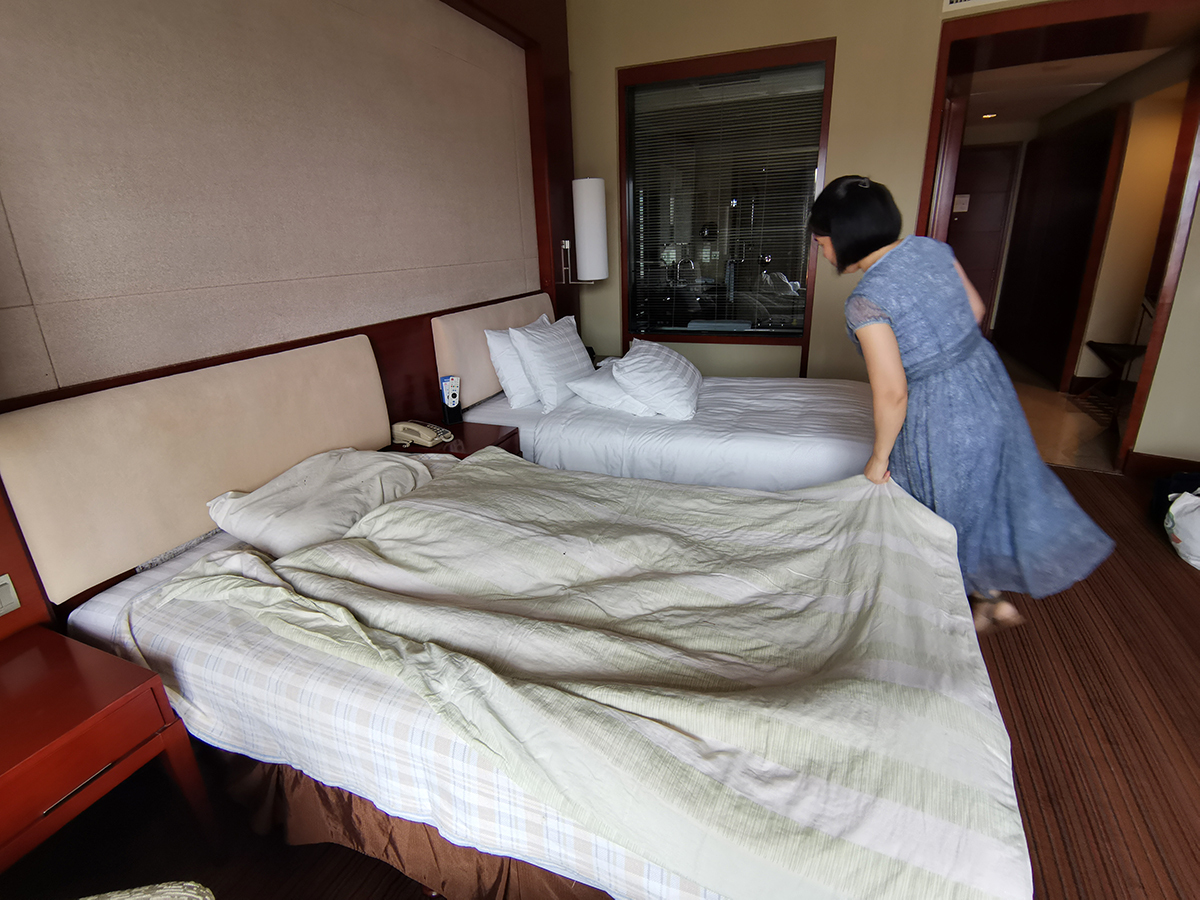 小暑迎来高考日,农村大姐自带被褥入住五星酒店