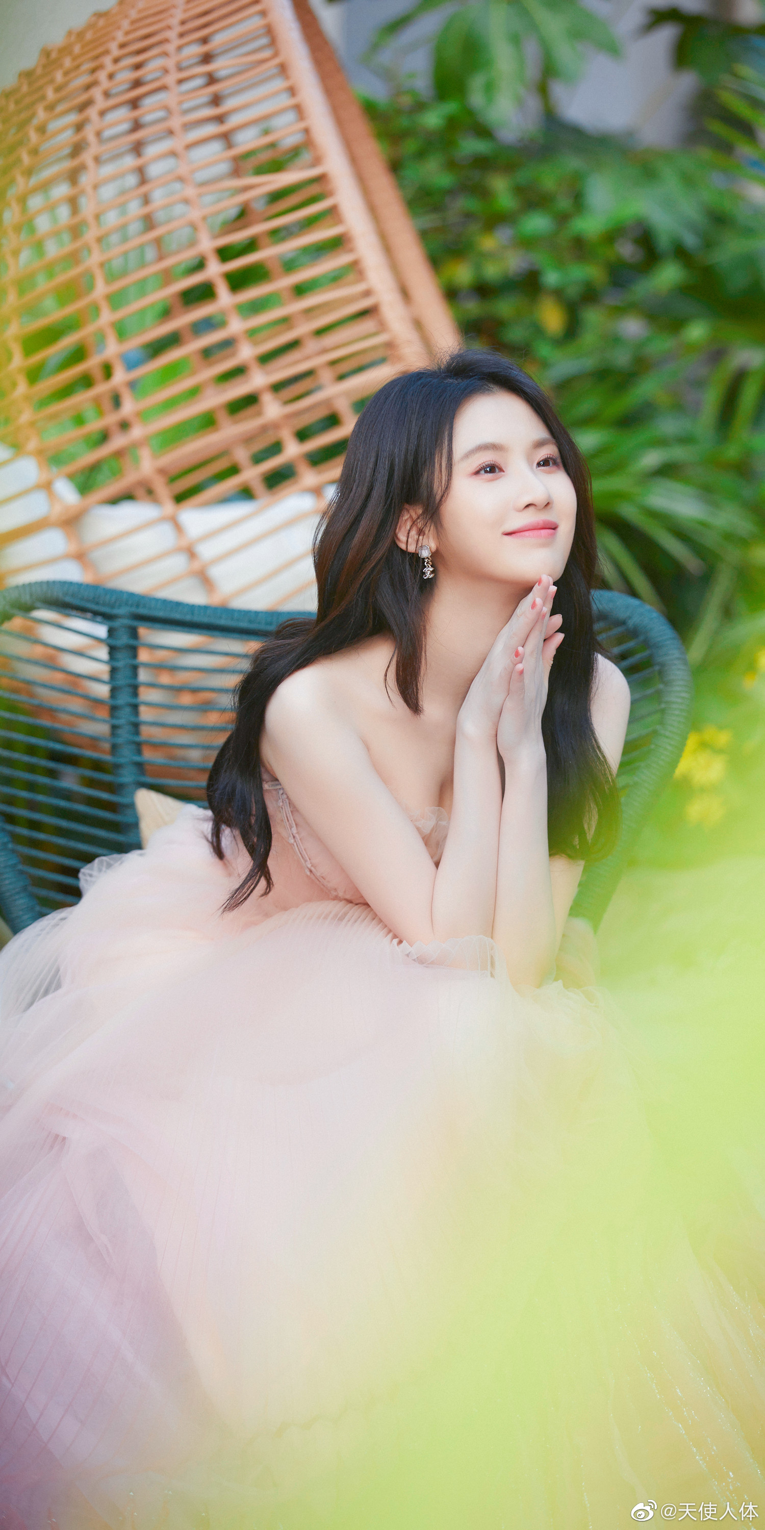 张慧雯,粉色薄纱人鱼裙壁纸写真_高清图集_新浪网