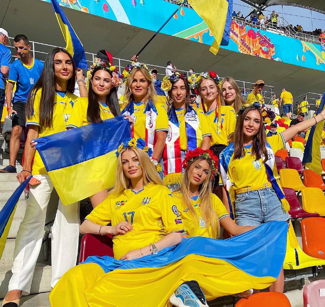 乌克兰美女球迷,靓丽风景线_高清图集_新浪网