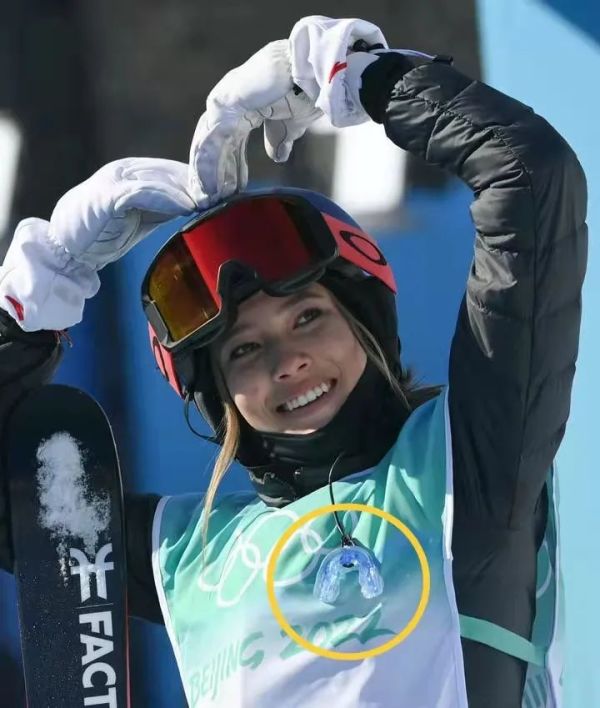 谷爱凌比赛时咬的是什么？运动护齿，守护牙齿的“金钟罩”休闲区蓝鸢梦想 - Www.slyday.coM