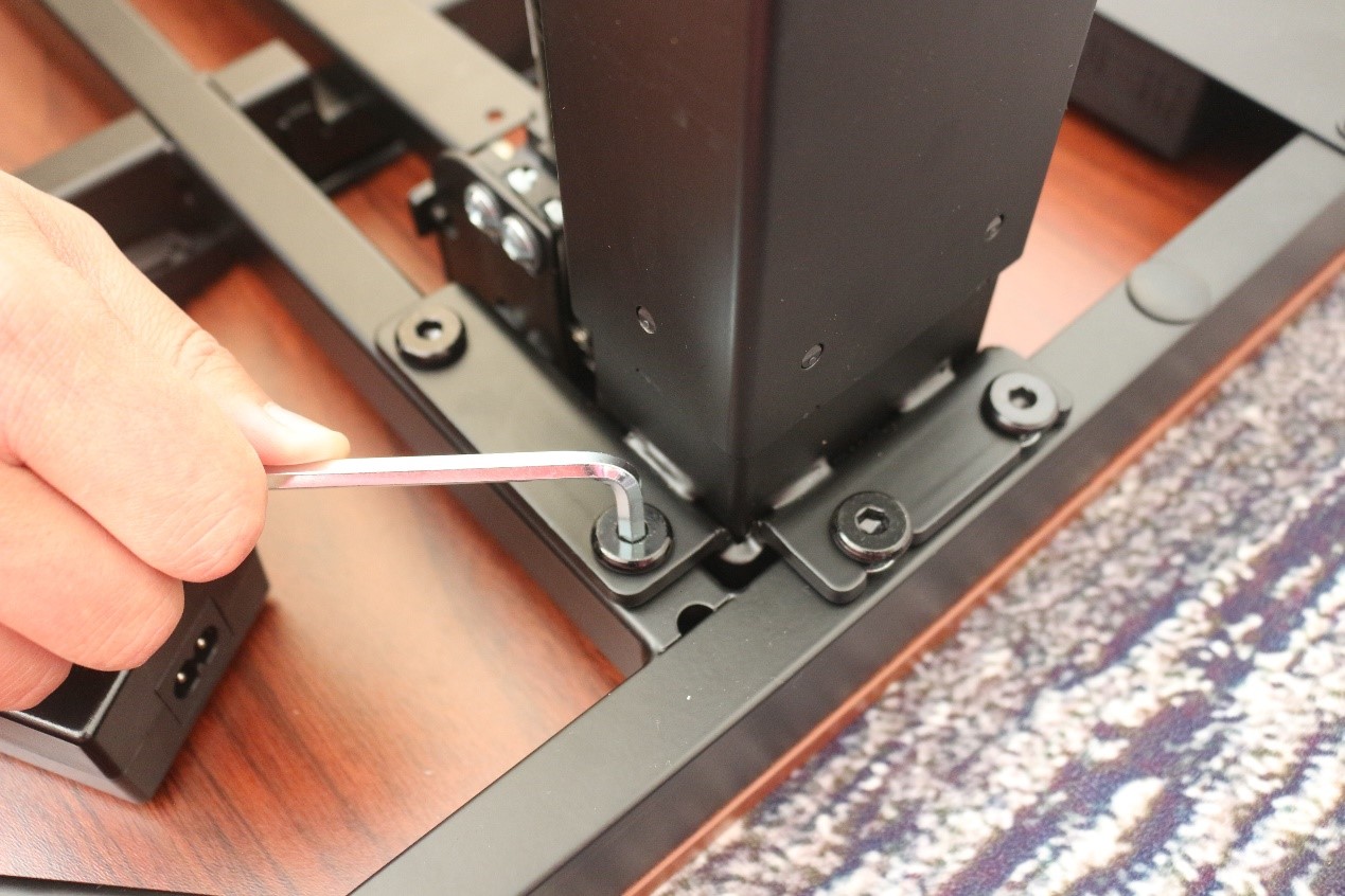 开启健康办公方式乐歌电动升降电脑桌体验