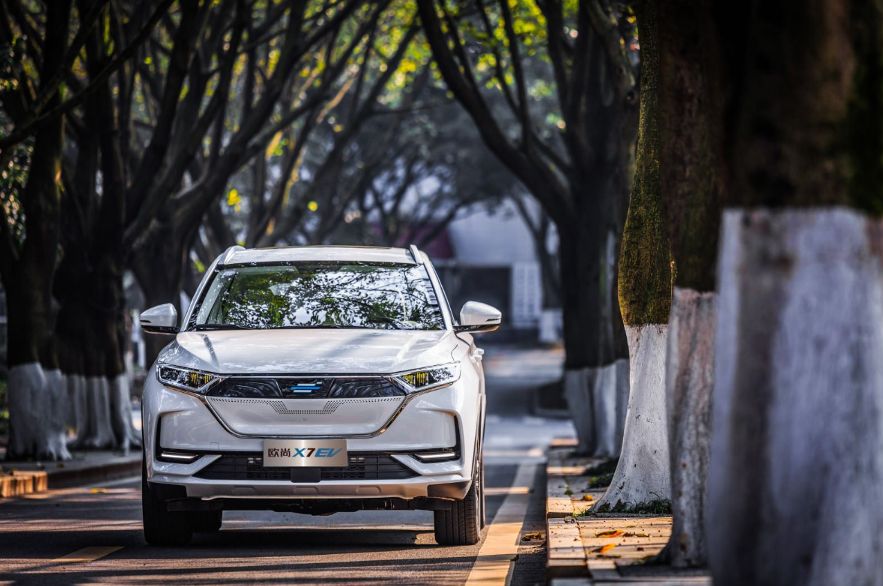 迈入新能源车市场，长安欧尚X7 EV预售16.99万起
