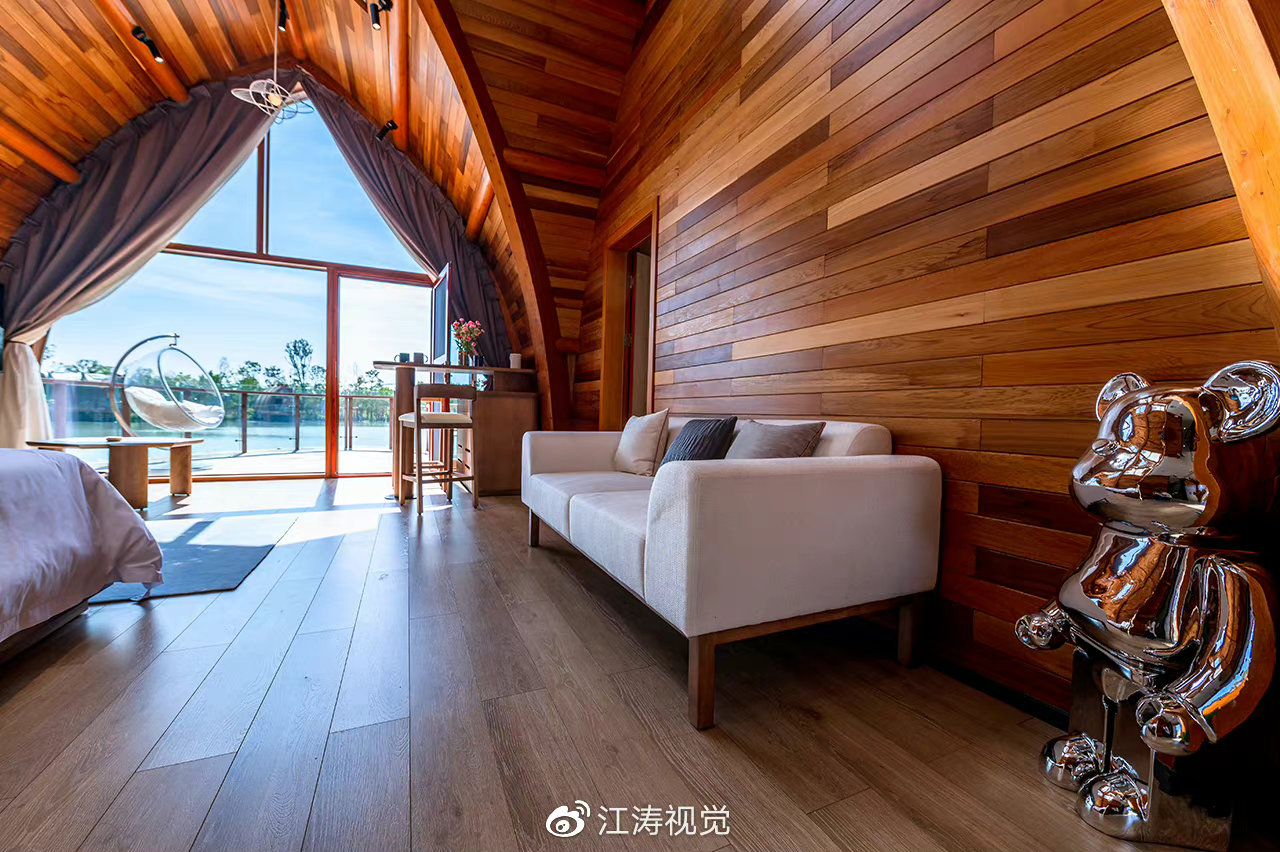 睡进湖北的特色船坞酒店,躺在床上就能赏星观月