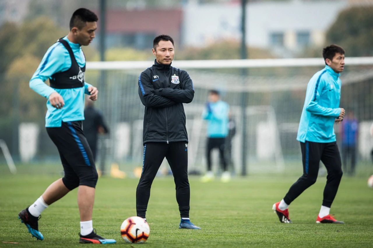 王赟:现在因年轻人迟到罚他一两百,是要把犯错的想法扼杀在萌芽