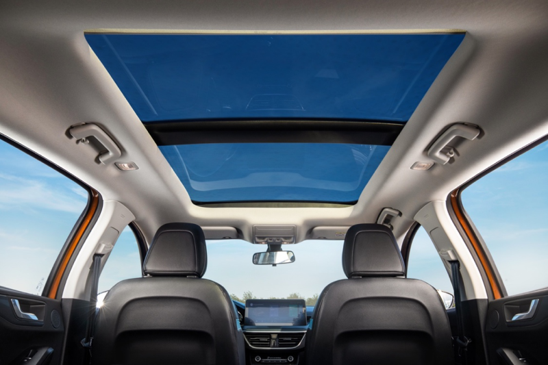 图9：福克斯猎装版搭载1.8㎡天幕式的巨幅全景天窗