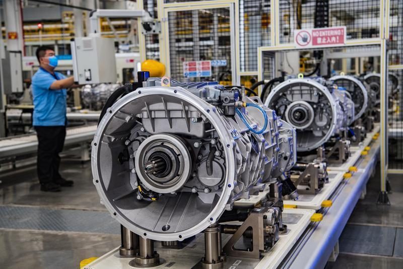 法士特高智新公司智行变速器新装配线正式投产