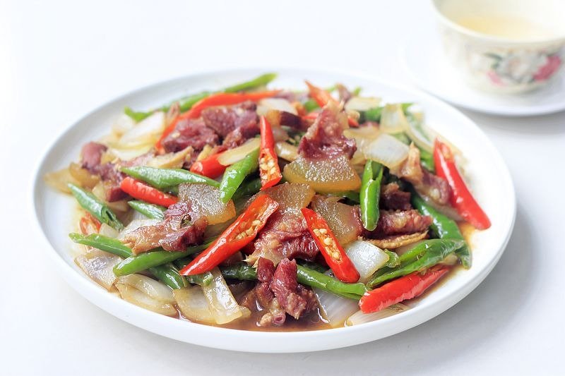 《尖椒炒牛头肉》算是我们这里的家常菜,做法不麻烦,但是,皮牙子必须