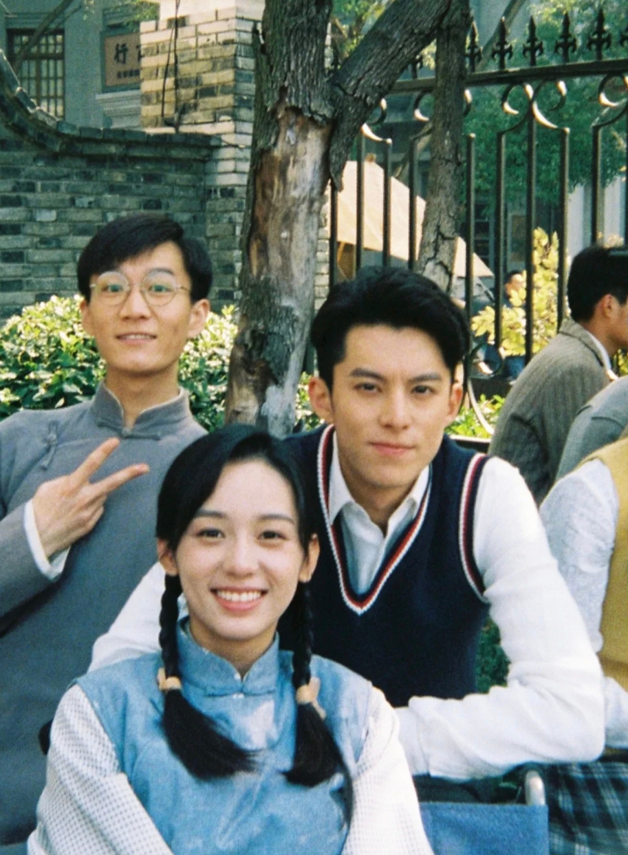 王鹤棣周也主演的《战火中的青春》