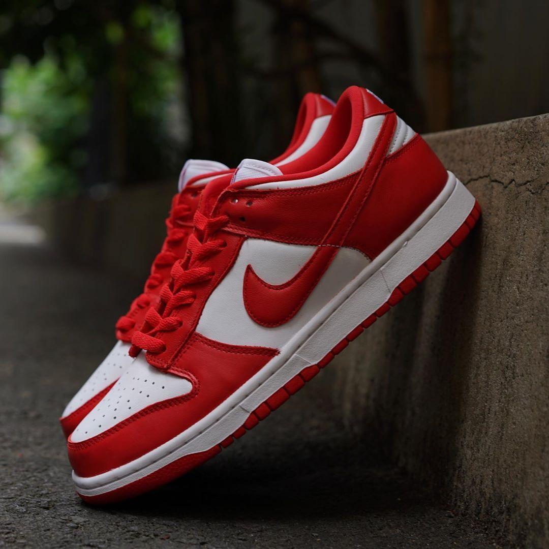 实拍展示大学红配色nikedunklowsp诞生于1985年的dunk凭借其独