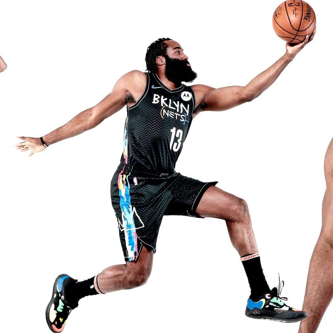 哈登篮网定妆照新鲜出炉! 黑色果真显瘦