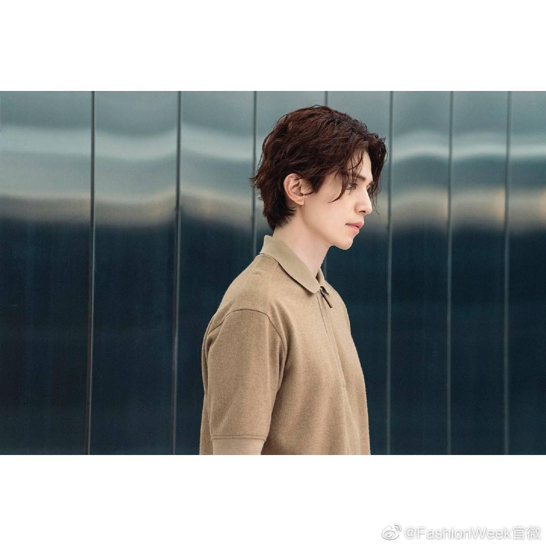 李栋旭《w韩国》9月号幕后花絮开放