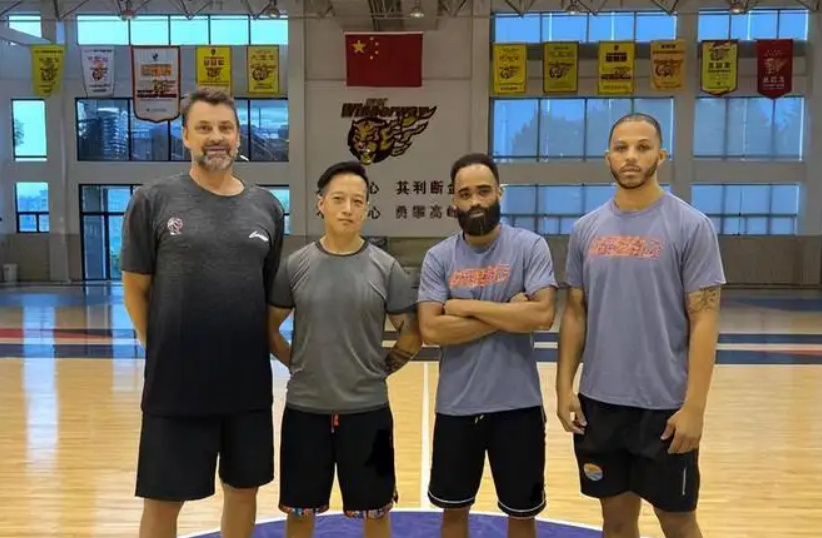 怕啥来啥,广东男篮29人有感染风险,只怨杜锋外甥,打不了季前赛休闲区蓝鸢梦想 - Www.slyday.coM 怕啥来啥,广东男篮29人有感染风险,只怨杜锋外甥,打不了季前赛休闲区蓝鸢梦想 - Www.slyday.coM