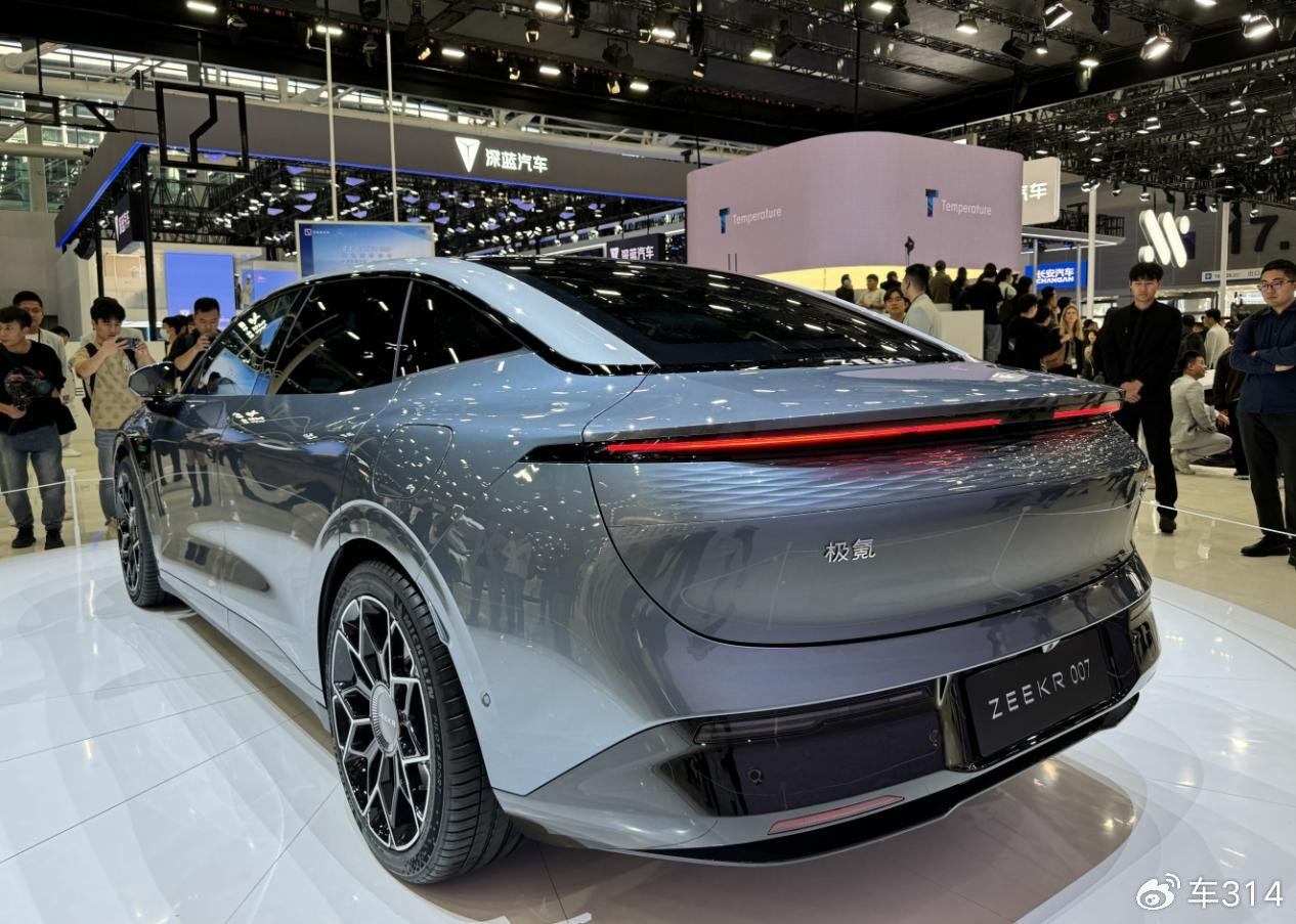 广州车展3大国产轿车盘点智界s7阿维塔12贴华为标签