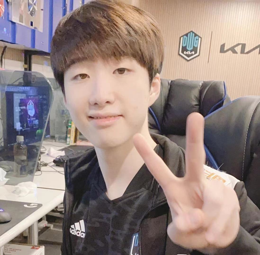 dk更新ins:晒出选手们的练习室照片