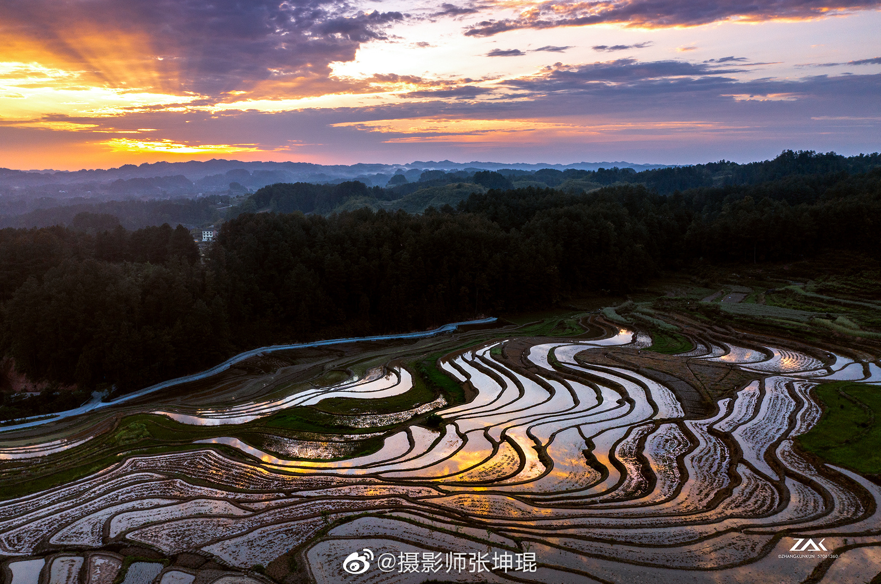 初春的重庆南川盐井梯田南茶梯田纵横蜿蜒在丘陵之间的奇观