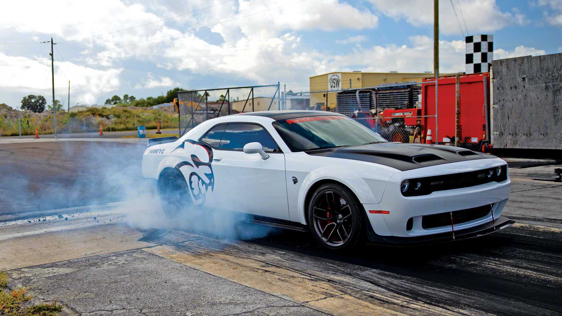 道奇challenger hellcat redeye,1000匹马力的红眼兽!