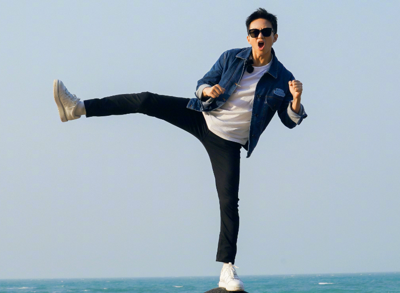 邓超更博控诉孙俪粉丝却从配图了解到超哥家庭地位太低