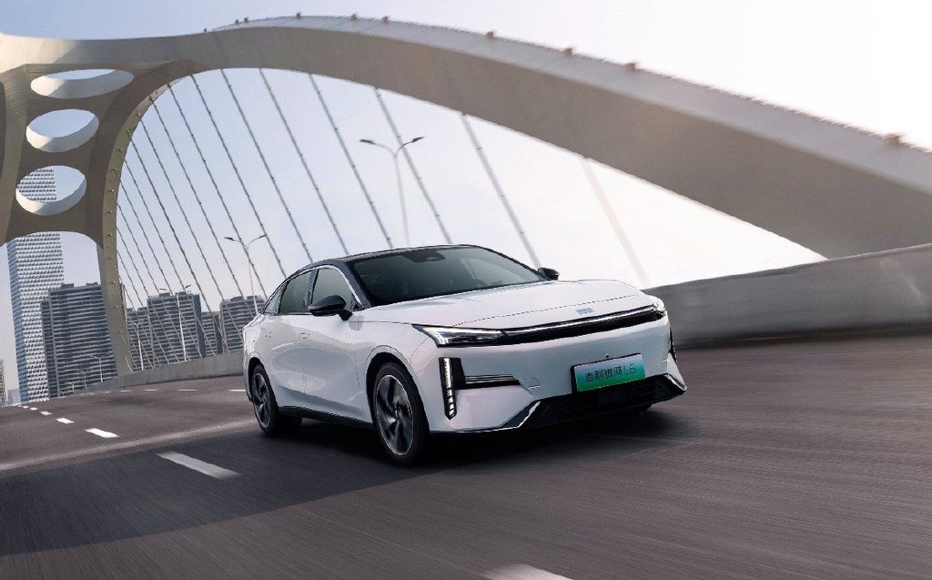 挑战比亚迪秦plus银河l6上市续航1370公里1158万元起售