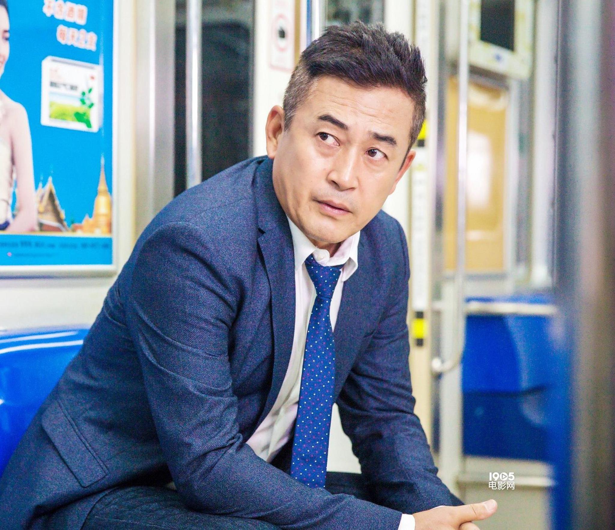 他成长在一个比较特殊的家庭,其实王志文的父母都是聋哑人,但王志飞却